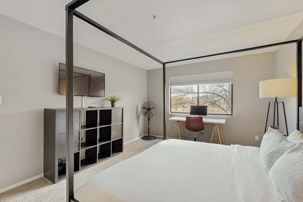 Updated Condo minutes from slopes w/pool & hot tub - dog friendly
