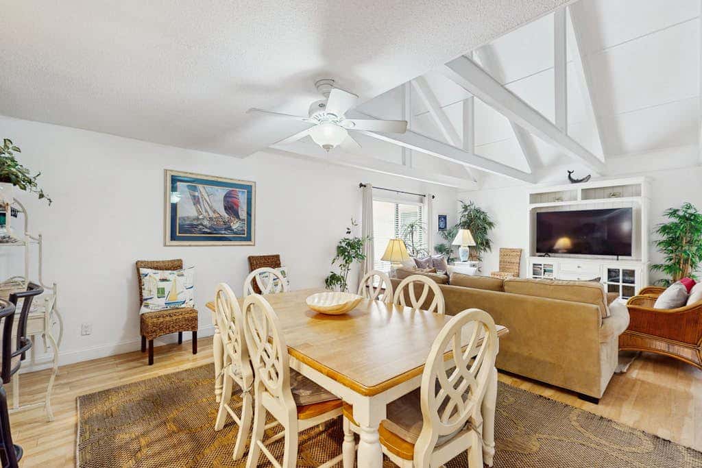 Beautiful Palmetto Dunes Villa- Lagoon Views,  Complex Pool