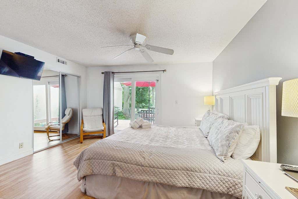Beautiful Palmetto Dunes Villa- Lagoon Views,  Complex Pool