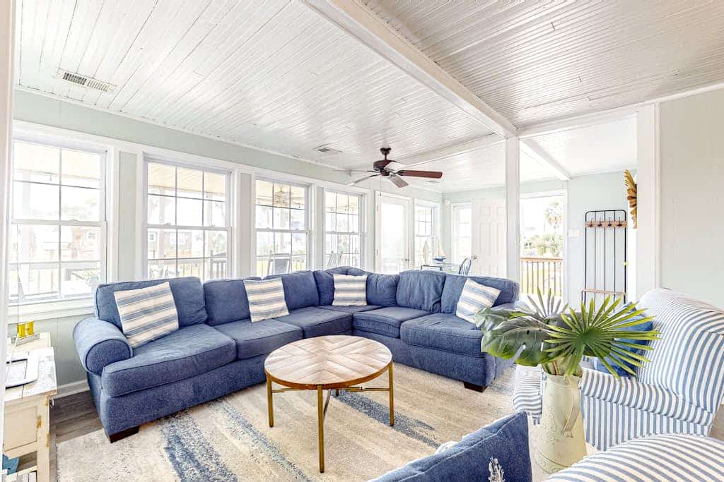 Beautiful home across from the sea with balcony & open layout - dog-friendly