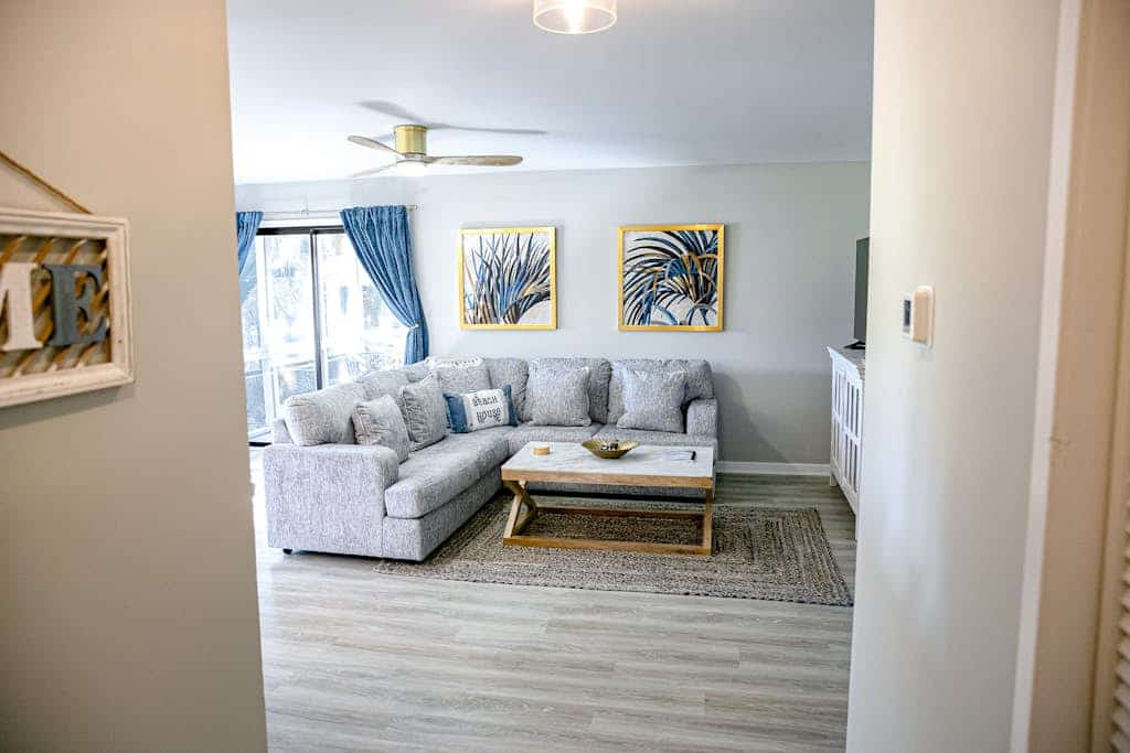 Golf course adjacent, beach-themed condo with sunroom, washer/dryer, & AC