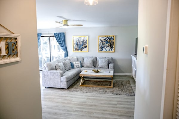 Golf course adjacent, beach-themed condo with sunroom, washer/dryer, & AC
