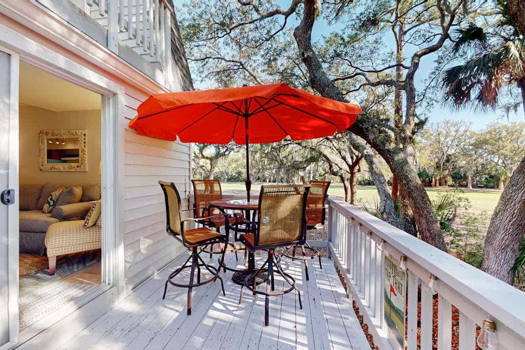 Updated villa with golf course views and serene surroundings