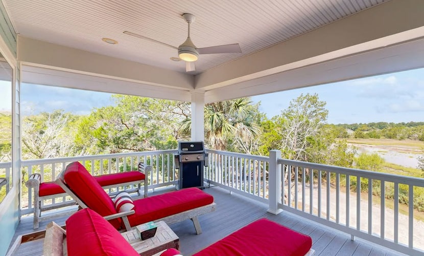 Coastal home- Marsh Views with open floor plan and stunning sunsets