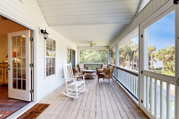 Peaceful home close to the beach with EV Charger, & screened-in porch