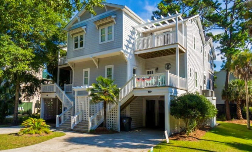 Family-friendly home on Edisto Beach close to beach and golf