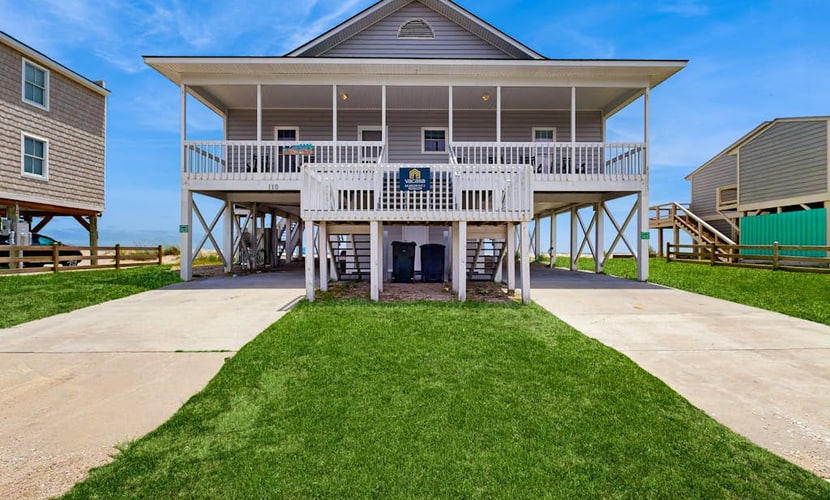 Newly renovated beachfront house w/Patio, Free WiFi, Private W/D, AC