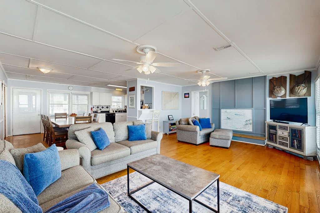 Beachfront home w/ Patio, Private W/D, & Free WiFi