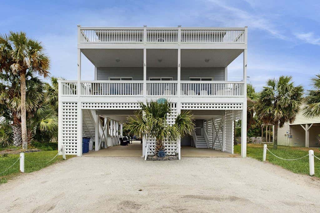MiMi's By The Sea