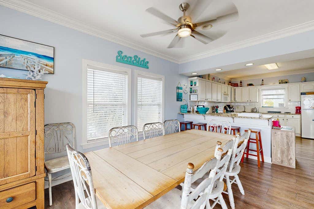 MiMi's By The Sea