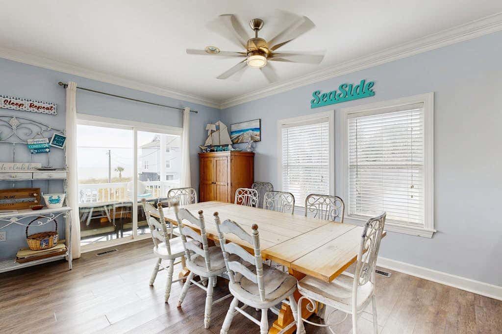 MiMi's By The Sea