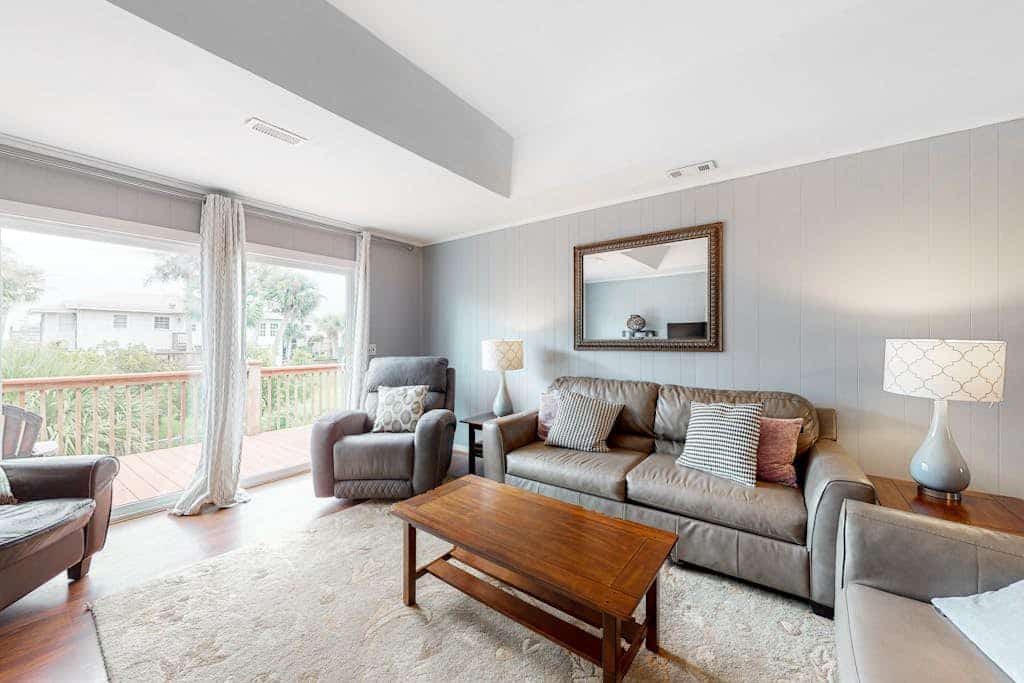 Lovely, Dog-Friendly House Close to Beach w/Free WiFi, Central AC, Private Pool