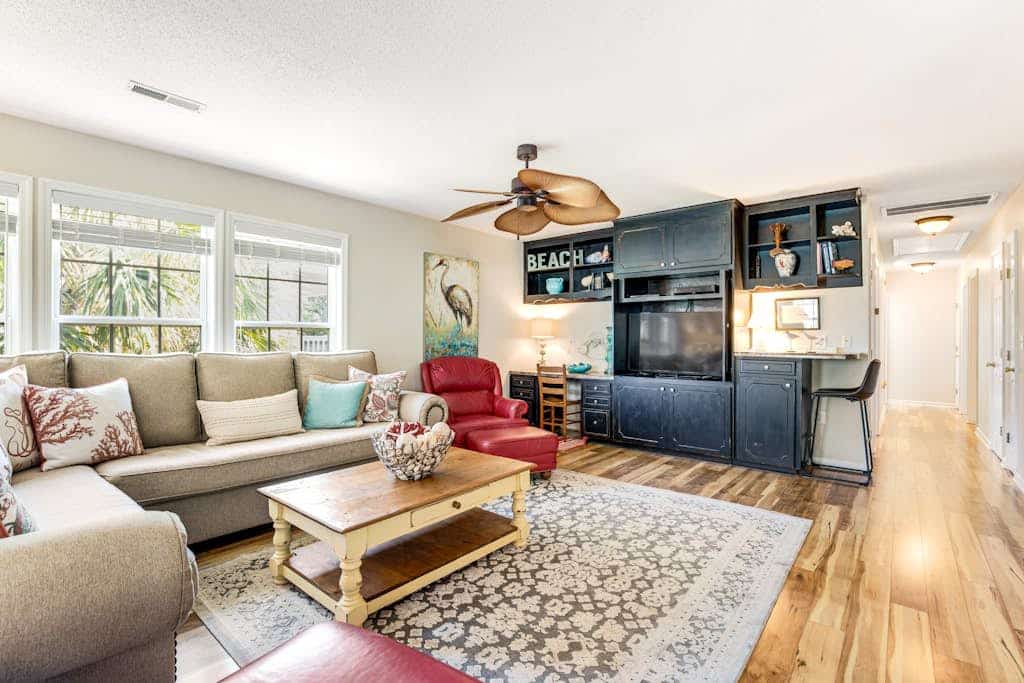 Bay view home three blocks to the beach with WiFi, central AC, and private w/d
