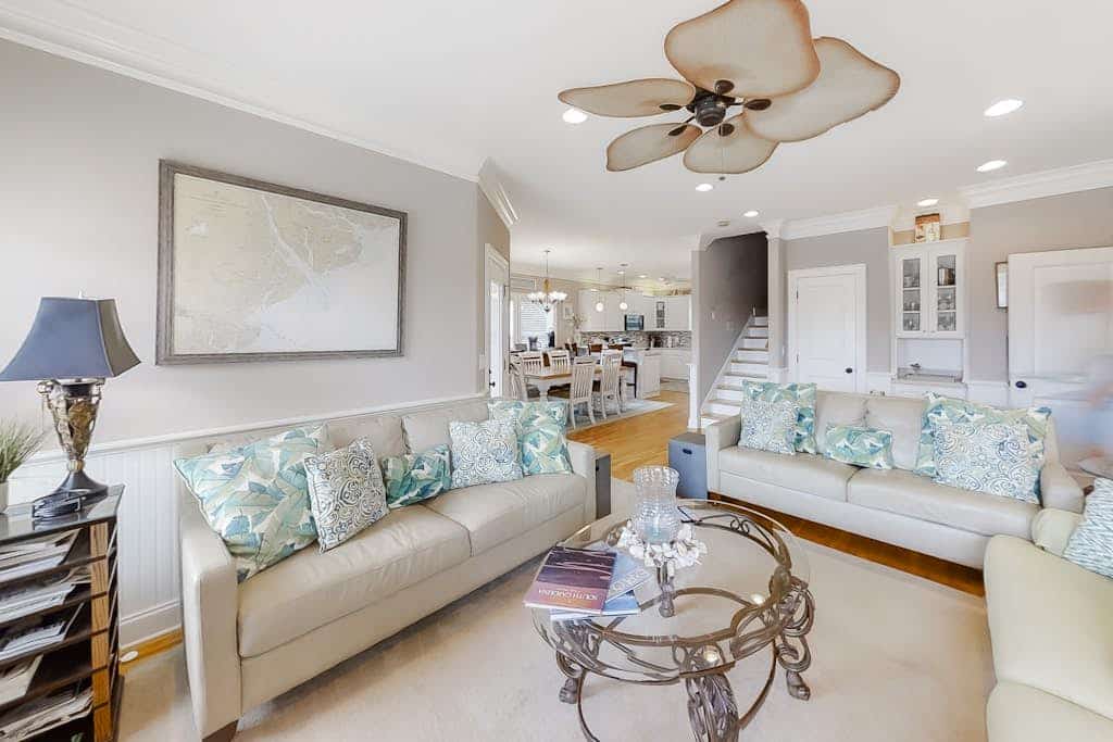 Fantastic House 2 Blocks From Beach w/Private Pool, Free WiFi, Central AC, & W/D