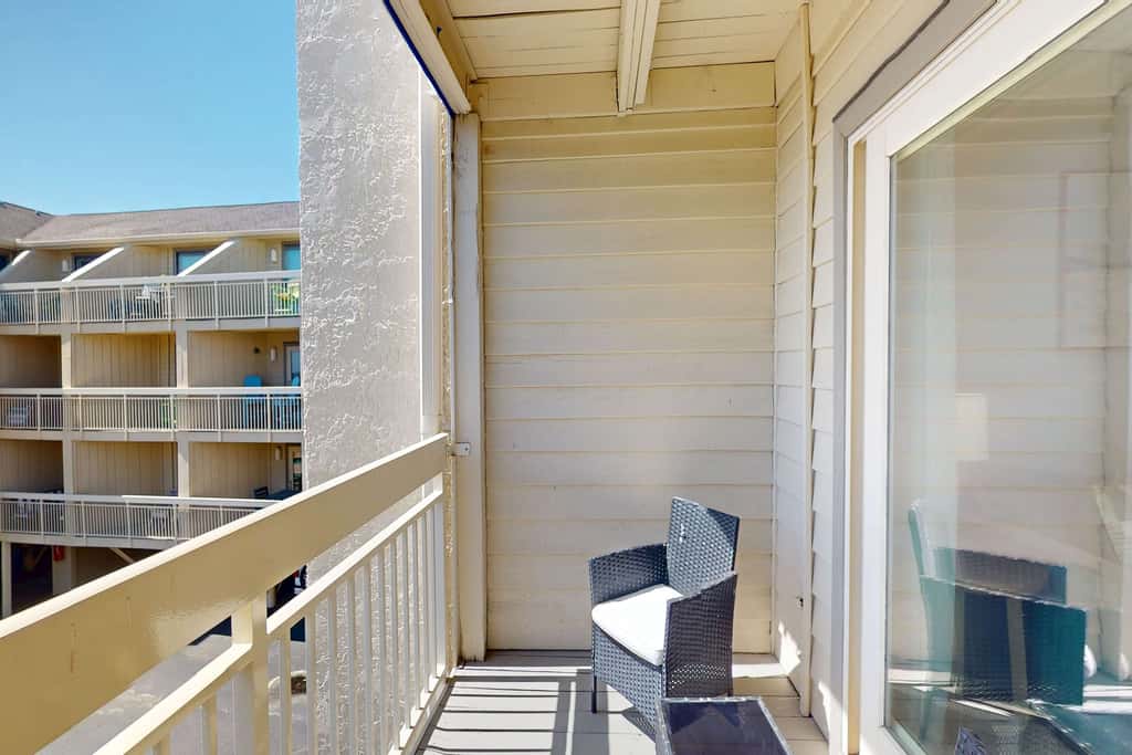Beach-view condo in oceanfront complex with outdoor pool, beach access, balcony