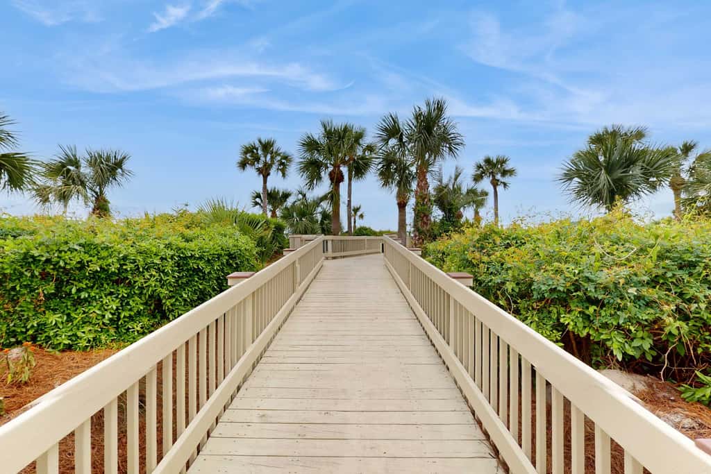 Beach-view condo in oceanfront complex with outdoor pool, beach access, balcony