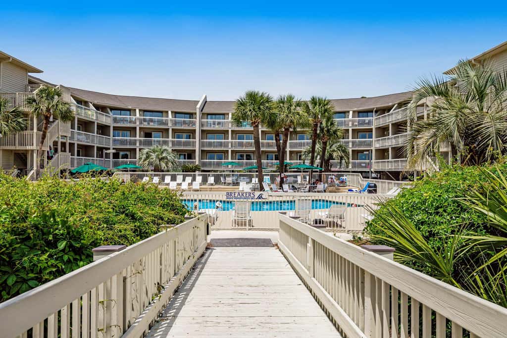 Beach-view condo in oceanfront complex with outdoor pool, beach access, balcony