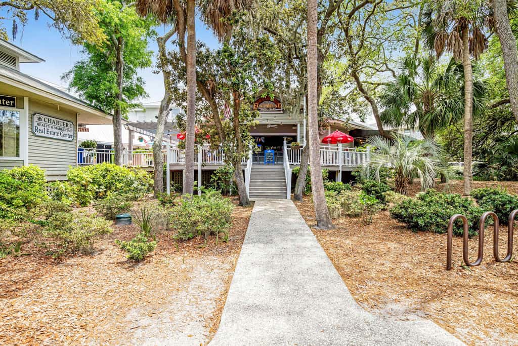 Beach-view condo in oceanfront complex with outdoor pool, beach access, balcony