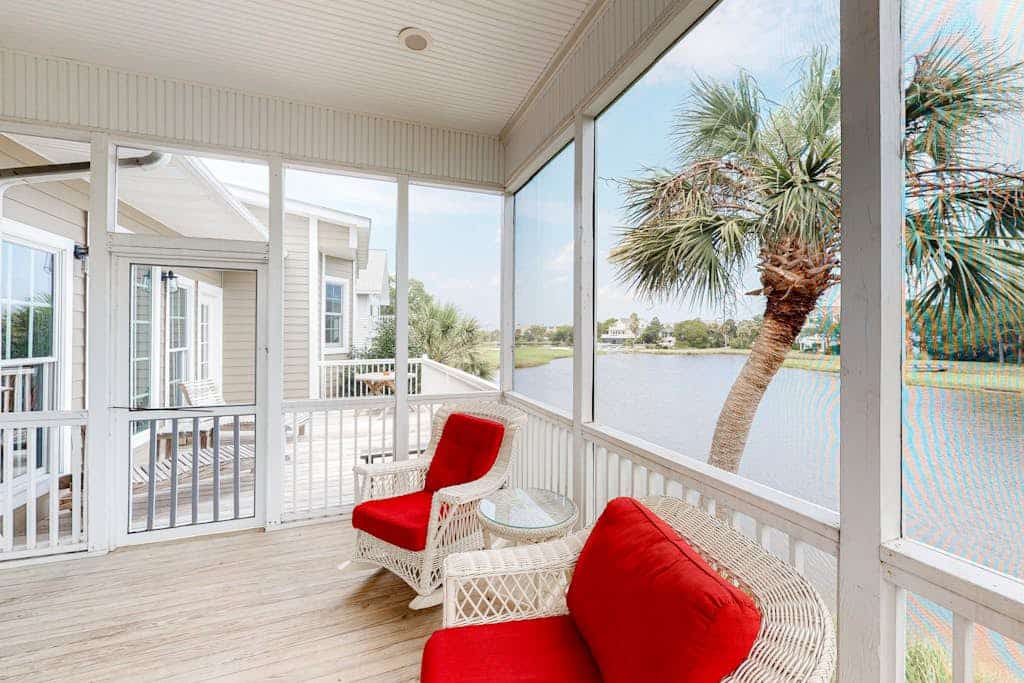 Charming Home w/ Lagoon View, WiFi, Laundry, Central AC - Walk to the Beach