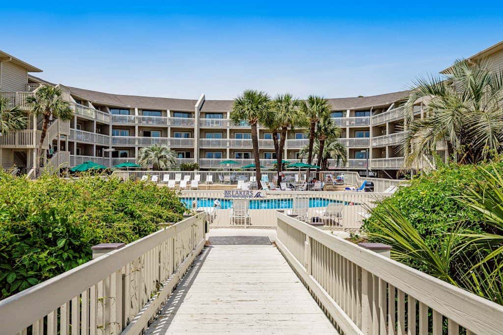 Condo with Coligny Beach views, outdoor pool, beach access, balcony, WD, & AC