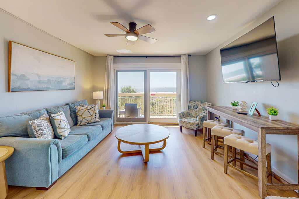 Condo with Coligny Beach views, outdoor pool, beach access, balcony, WD, & AC