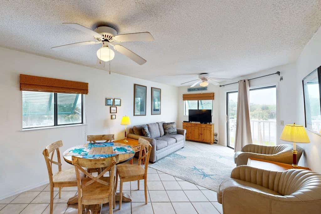 Comfortable Villa near the Beach w/ Balcony, WiFi, Washer/Dryer & Shared Pool