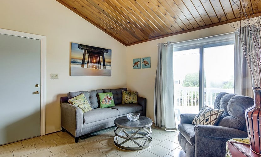 Top-floor villa with fairway views - central AC, private W/D, WiFi - Dogs OK