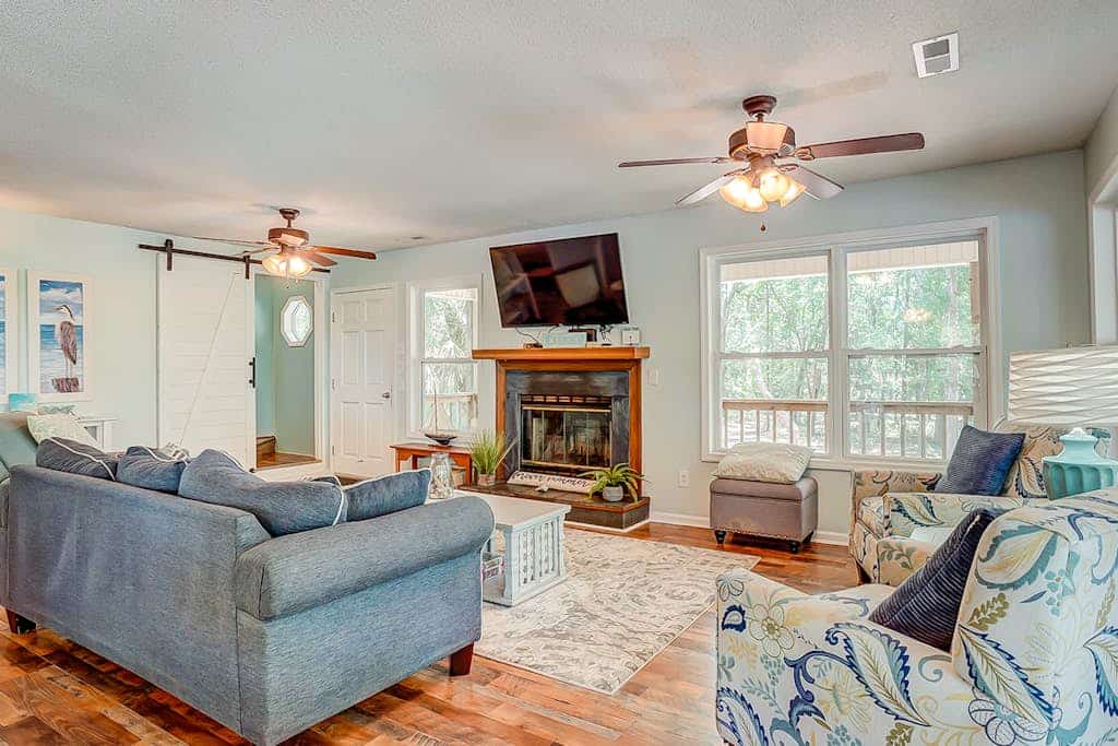 Home on fishing creek w/ private dock & boat ramp, WiFi & air conditioning