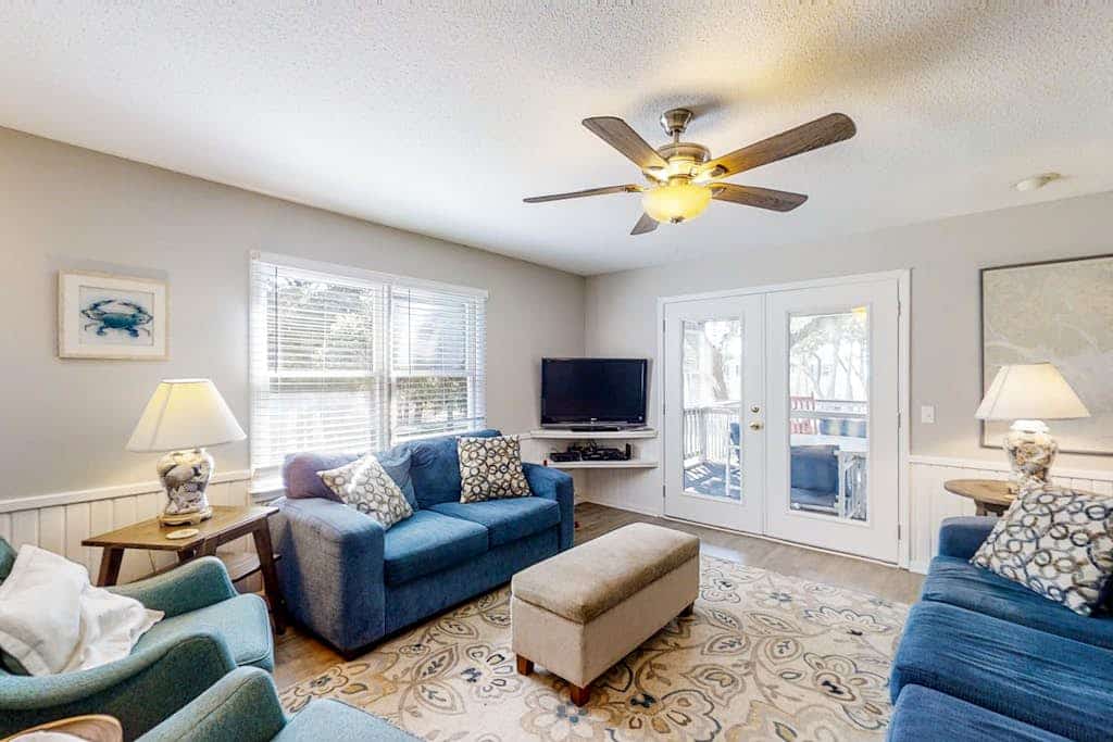 Beach Around the Corner Quiet Home w/ 2 Screened Porches, WiFi & Laundry