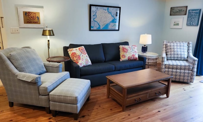 First-floor, dog-friendly condo in golf course setting with back deck & W/D