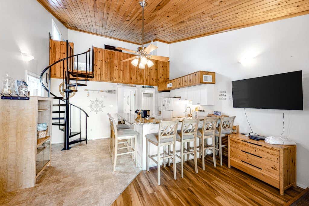 Driftwood Villa  259