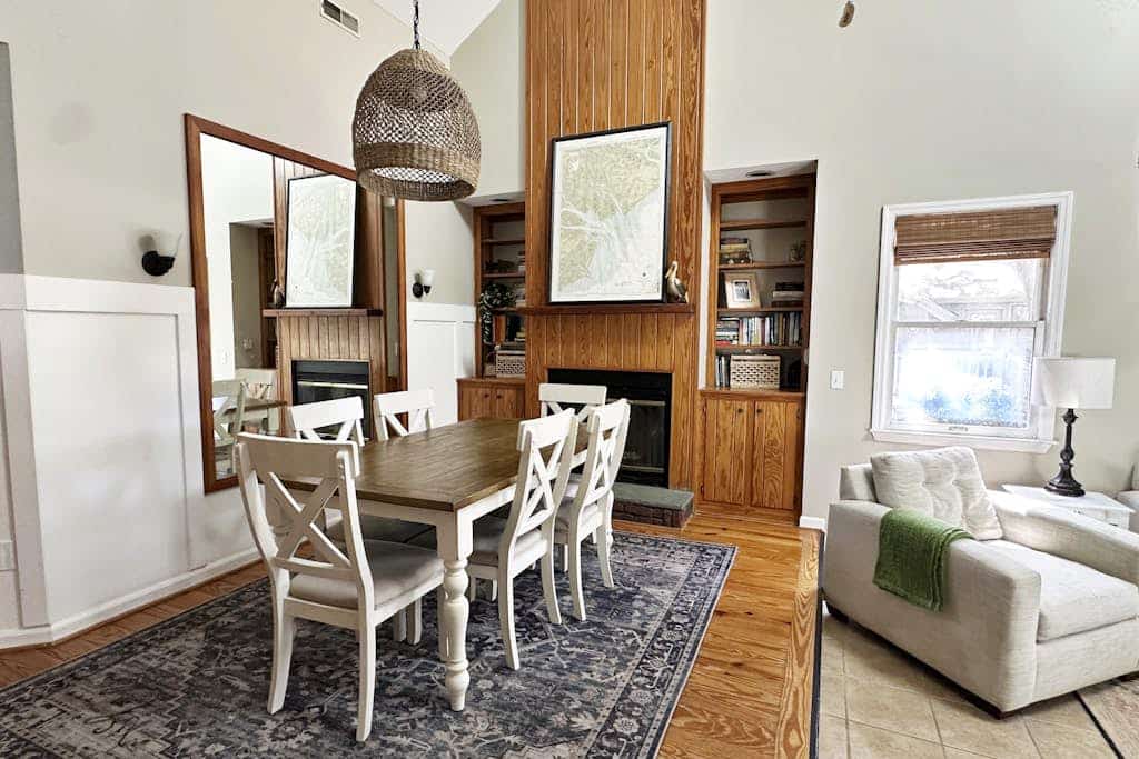 Snowbird-friendly island cottage with fairway views, lanai, & AC - dogs welcome