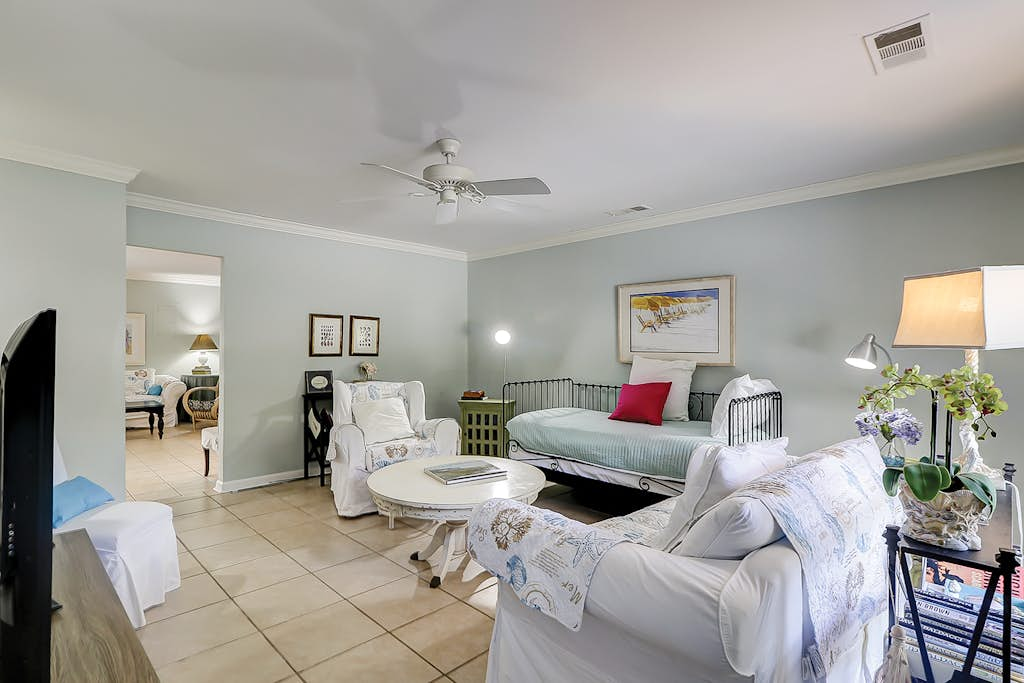 Coastal cottage with private pool, patio, fire pit, AC, & WD walk to beach