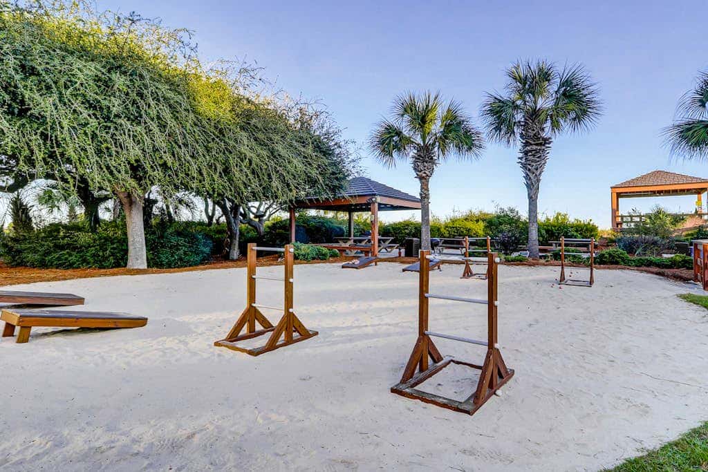 Waterfront condo with seasonal pools, hot tub, balcony, AC, & WD