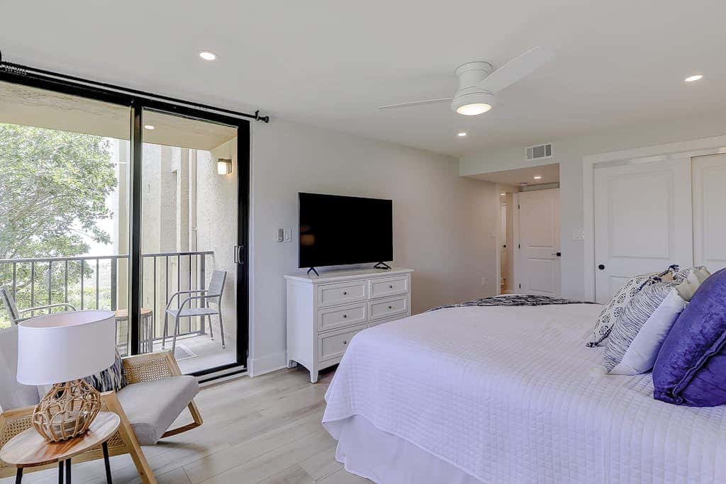 Beachfront escape with pools, hot tub, athletic courts, WD, and central AC
