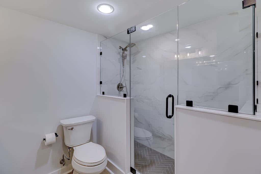 Beachfront escape with pools, hot tub, athletic courts, WD, and central AC