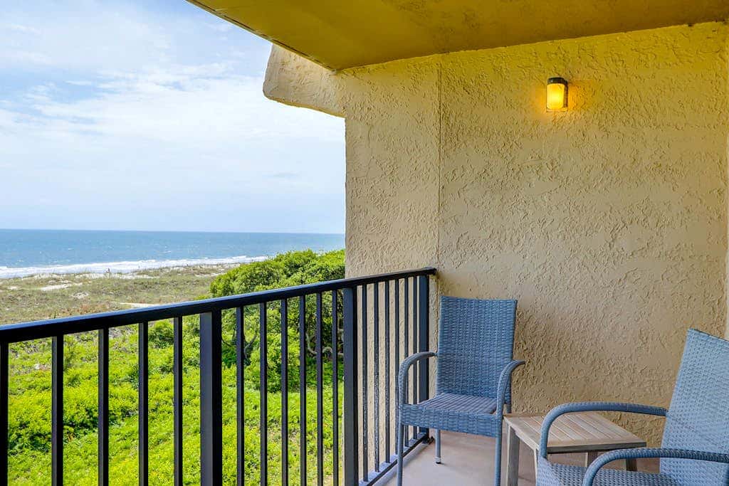 Beachfront escape with pools, hot tub, athletic courts, WD, and central AC