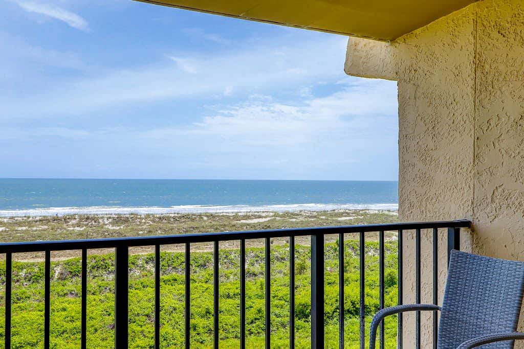 Beachfront escape with pools, hot tub, athletic courts, WD, and central AC