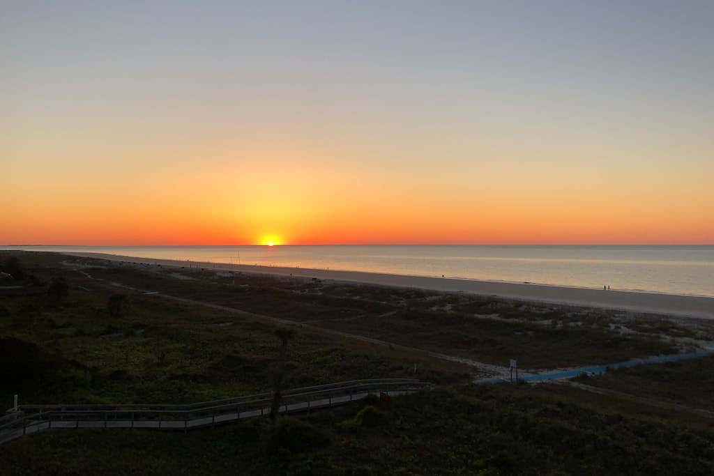 Beachfront escape with pools, hot tub, athletic courts, WD, and central AC