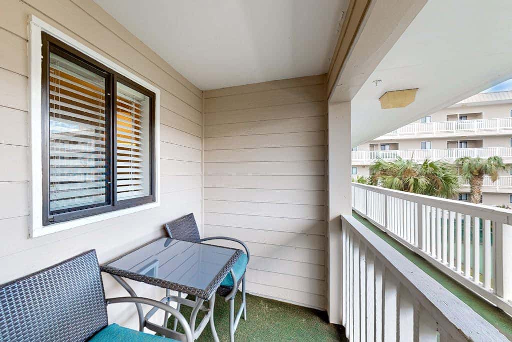 Riveting condo home with hot tub, sauna, tennis court, fitness room, & kitchen