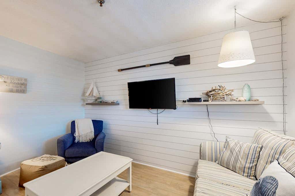 Riveting condo home with hot tub, sauna, tennis court, fitness room, & kitchen