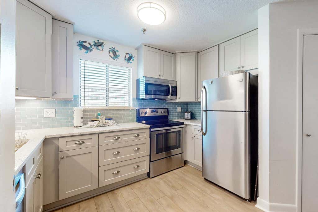 Riveting condo home with hot tub, sauna, tennis court, fitness room, & kitchen