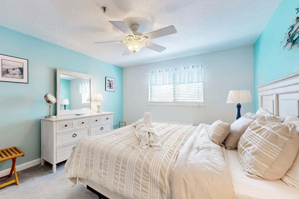 Riveting condo home with hot tub, sauna, tennis court, fitness room, & kitchen