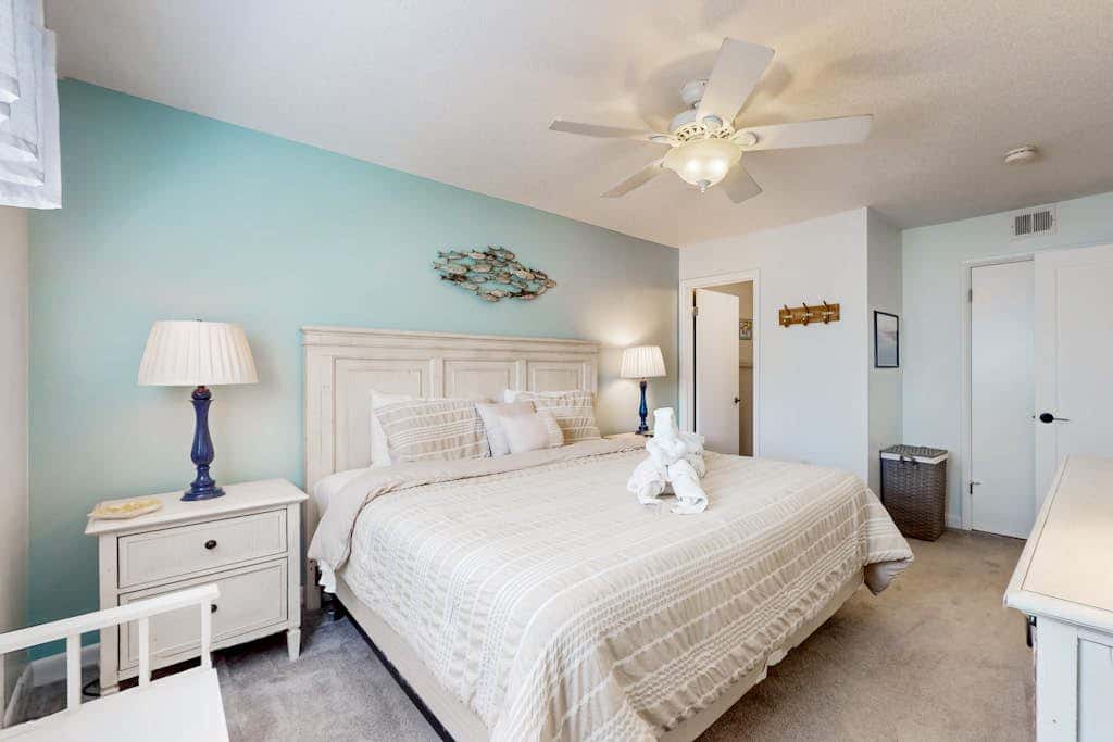 Riveting condo home with hot tub, sauna, tennis court, fitness room, & kitchen