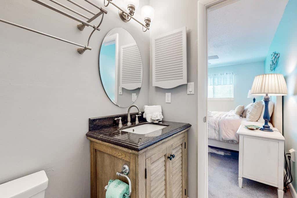 Riveting condo home with hot tub, sauna, tennis court, fitness room, & kitchen
