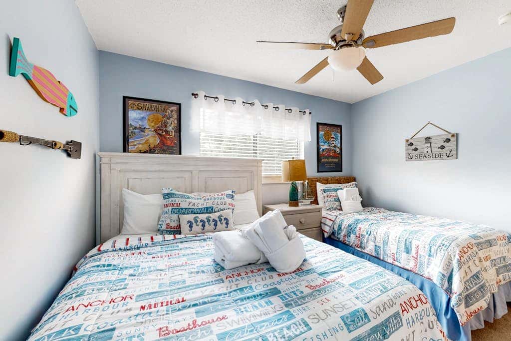 Riveting condo home with hot tub, sauna, tennis court, fitness room, & kitchen
