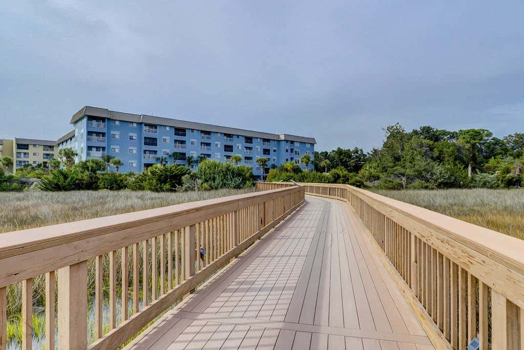 Riveting condo home with hot tub, sauna, tennis court, fitness room, & kitchen