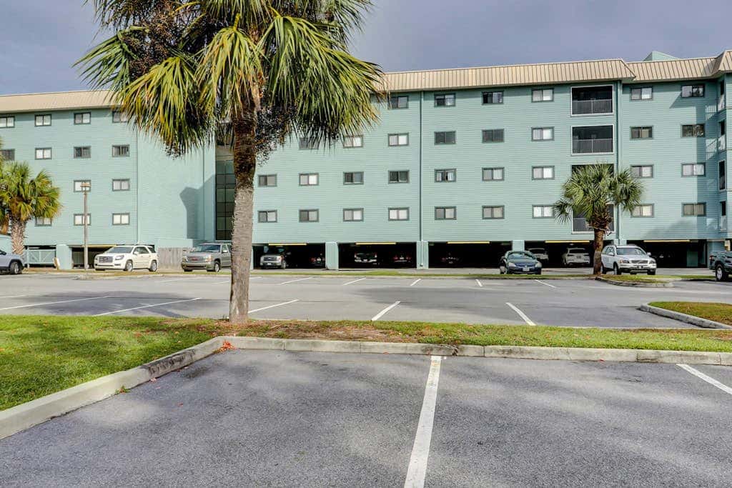 Riveting condo home with hot tub, sauna, tennis court, fitness room, & kitchen