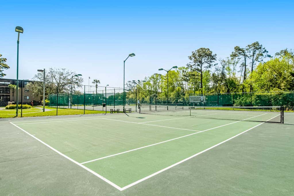 Coastal condo with pool, tennis, and gym access - balcony & central AC