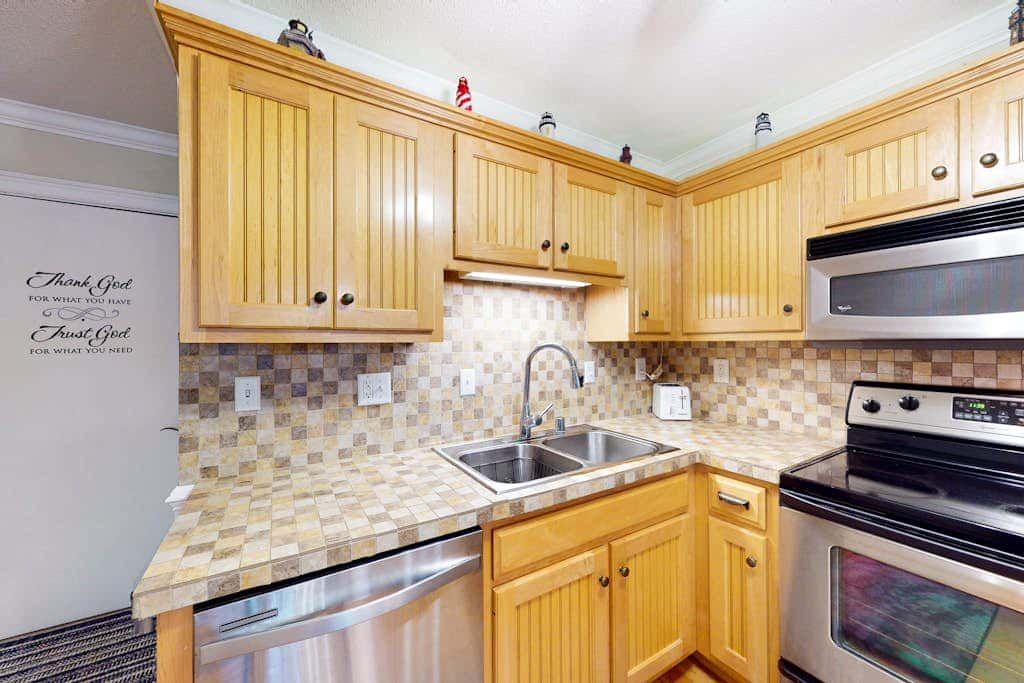 3rd-floor condo with water views, balcony, pools, gym, & beach access